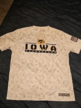 Iowa Hawkeyes Youth Xl S-S Camo Tee -